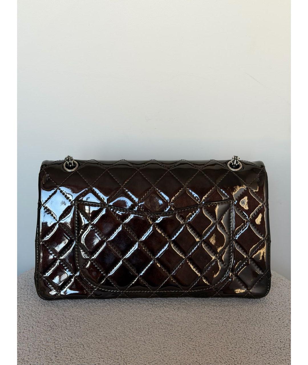 CHANEL Коричневая сумка через плечо из лакированной кожи, фото 4
