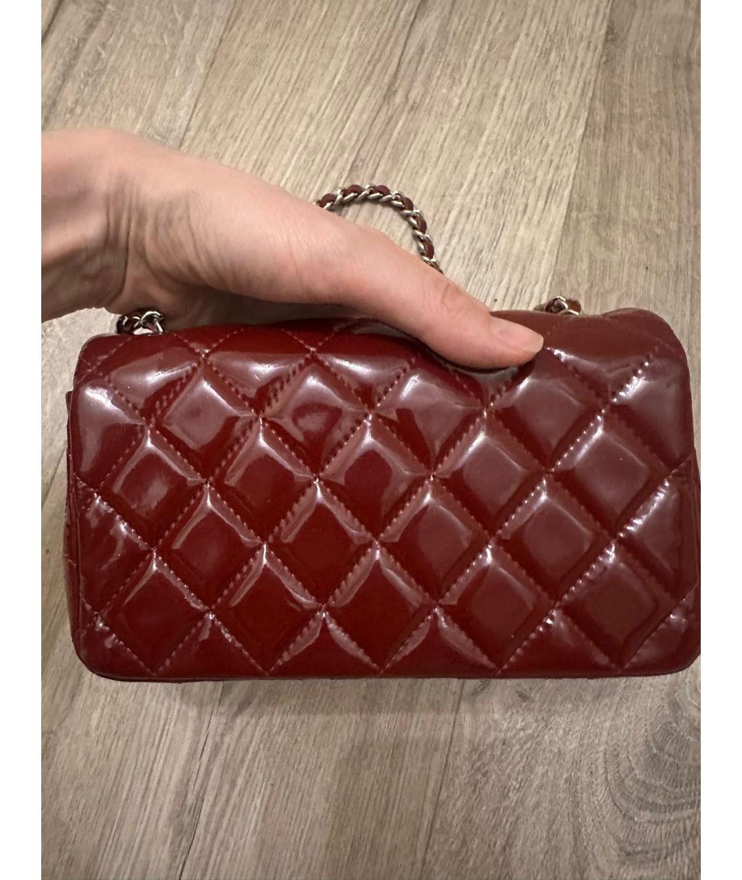 CHANEL Красная сумка через плечо из лакированной кожи, фото 3