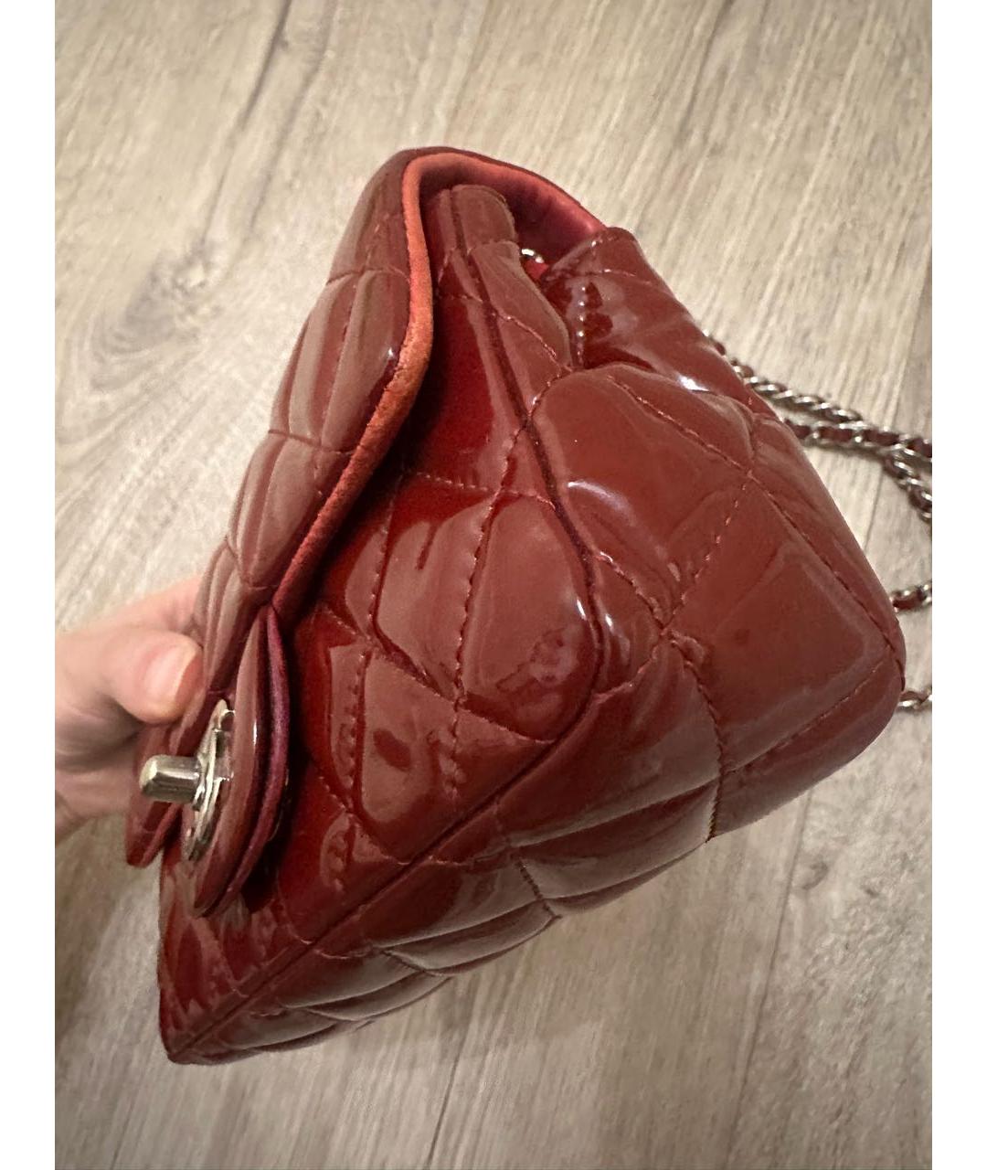CHANEL Красная сумка через плечо из лакированной кожи, фото 2