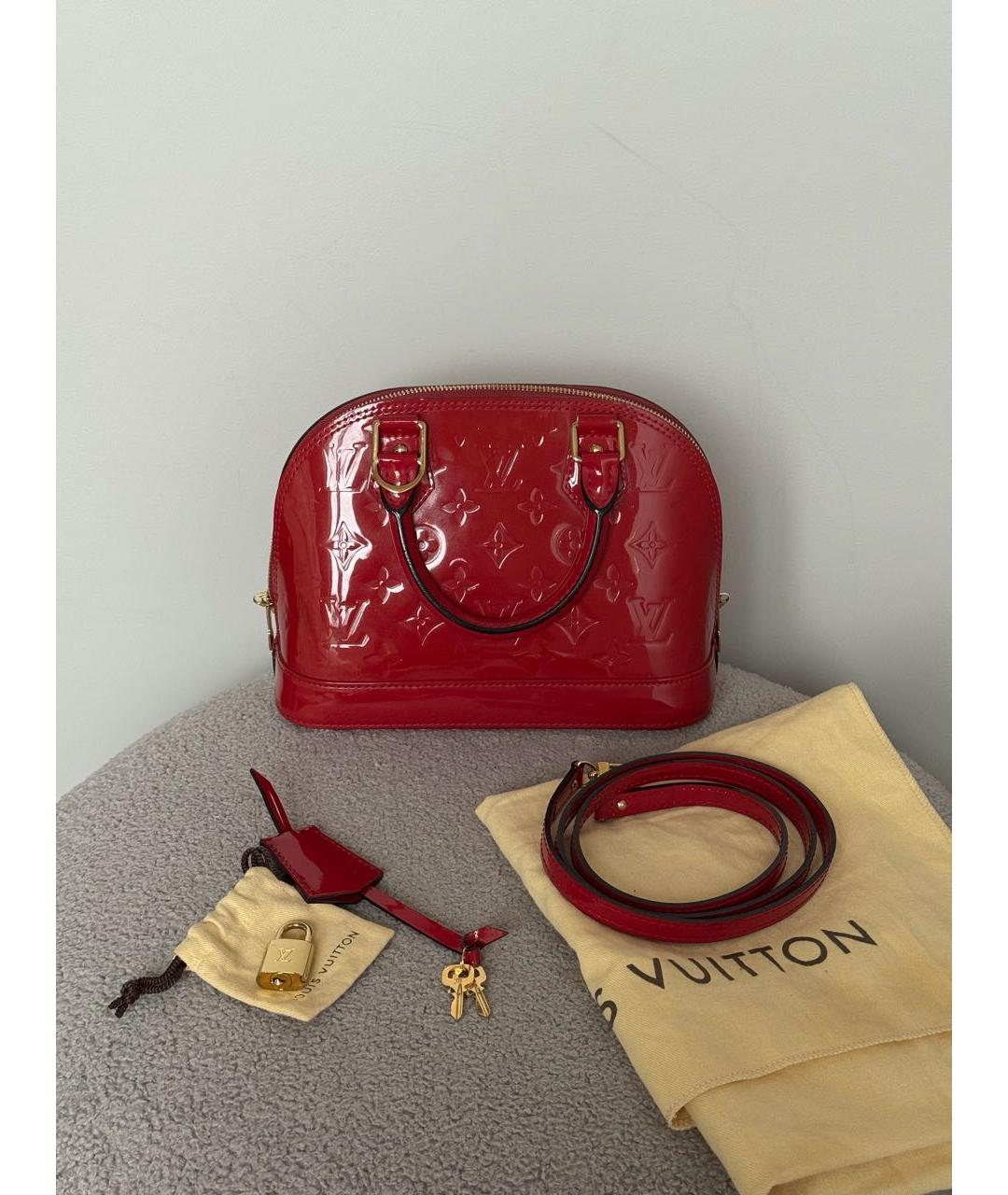 LOUIS VUITTON Красная сумка через плечо из лакированной кожи, фото 2