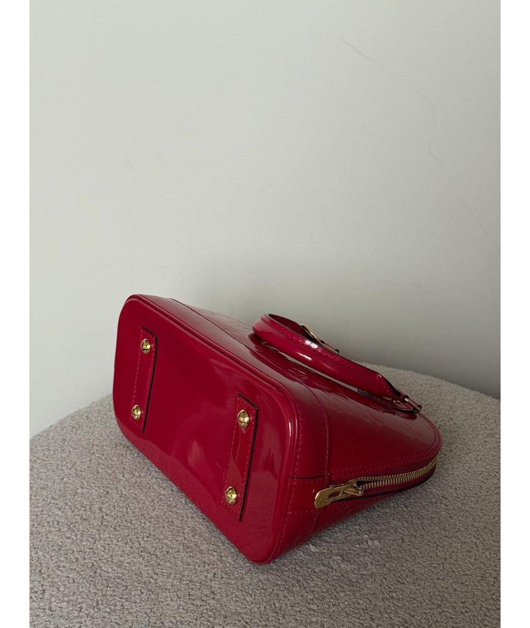 LOUIS VUITTON Красная сумка через плечо из лакированной кожи, фото 6