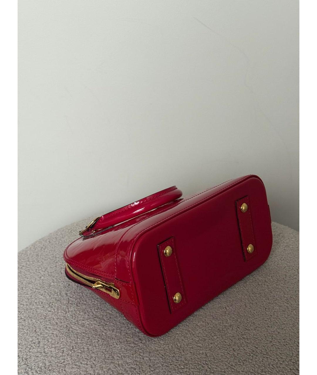 LOUIS VUITTON Красная сумка через плечо из лакированной кожи, фото 5