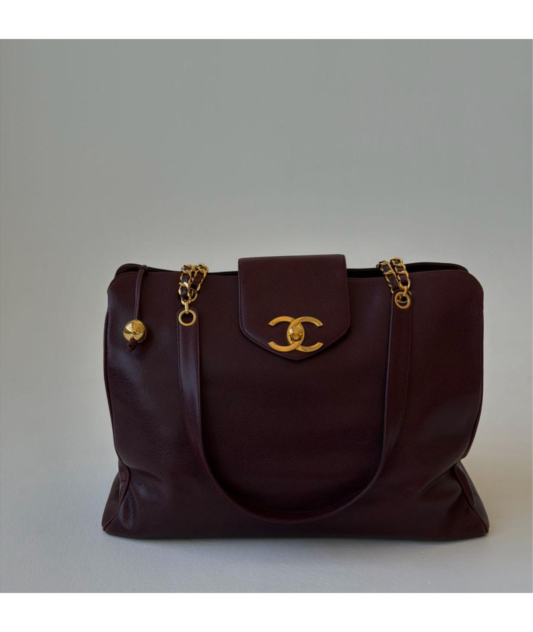 CHANEL Бордовая сумка через плечо из лакированной кожи, фото 2