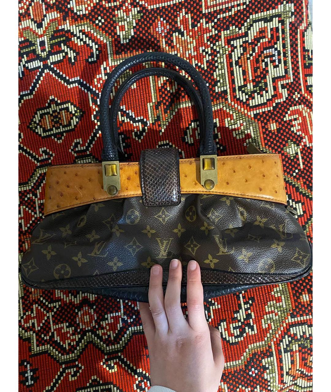 LOUIS VUITTON Коричневая сумка с короткими ручками из экзотической кожи, фото 2