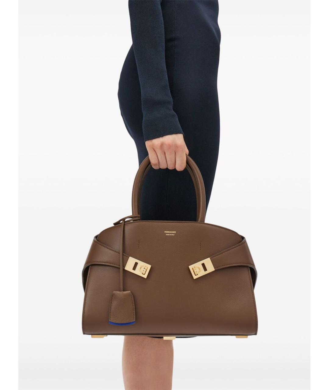 FERRAGAMO Коричневая кожаная сумка через плечо, фото 6