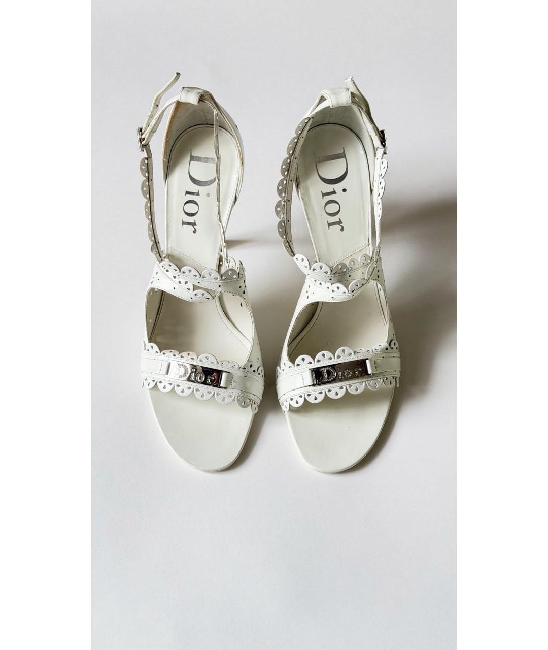 CHRISTIAN DIOR Белые кожаные босоножки, фото 2