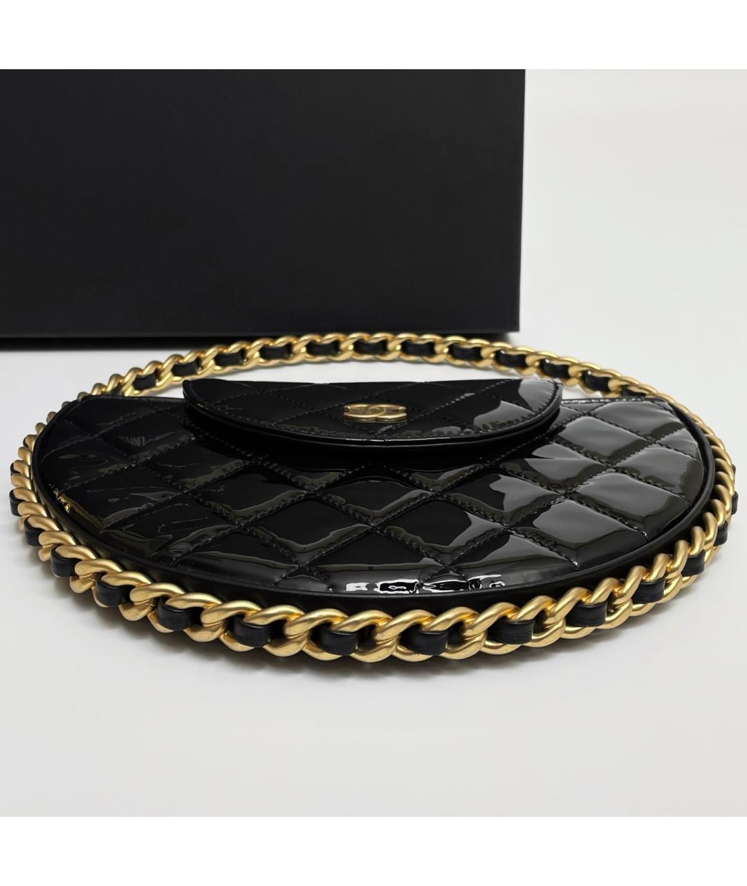 CHANEL Черная сумка с короткими ручками из лакированной кожи, фото 3