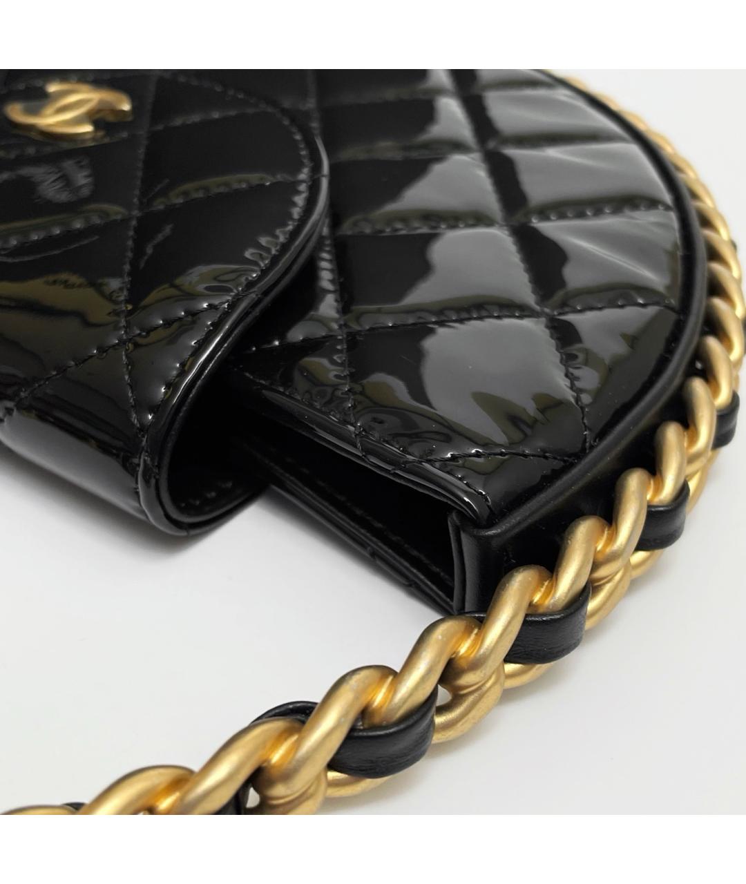 CHANEL Черная сумка с короткими ручками из лакированной кожи, фото 7