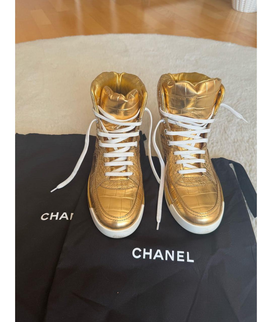 CHANEL Золотые кожаные кеды, фото 3