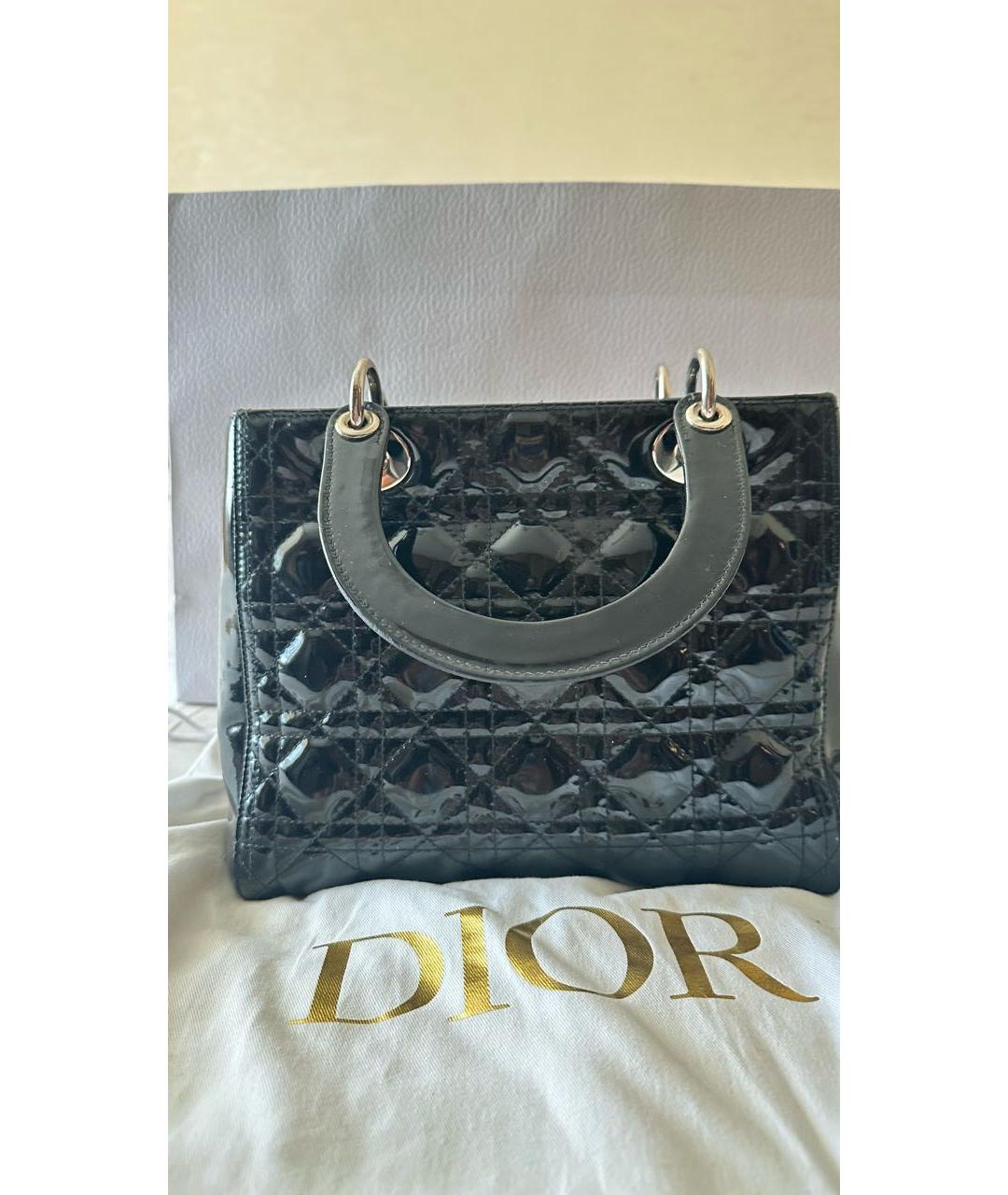 CHRISTIAN DIOR Черная сумка с короткими ручками из лакированной кожи, фото 3