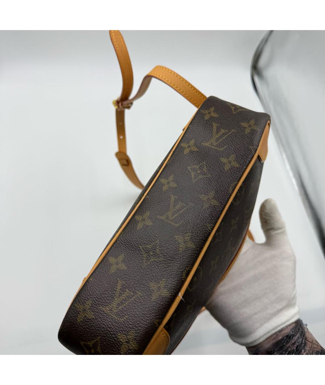 LOUIS VUITTON Кожаная поясная сумка, фото 5