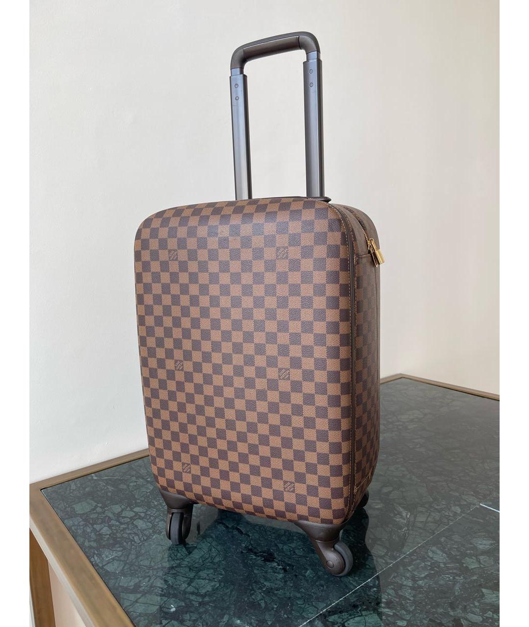 LOUIS VUITTON Коричневый чемодан, фото 2