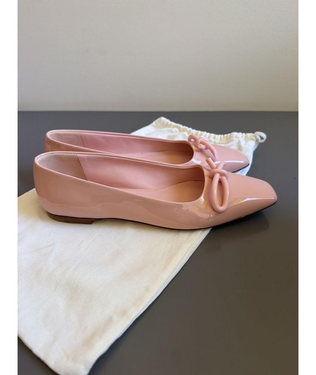 FERRAGAMO Коралловые балетки из лакированной кожи, фото 7