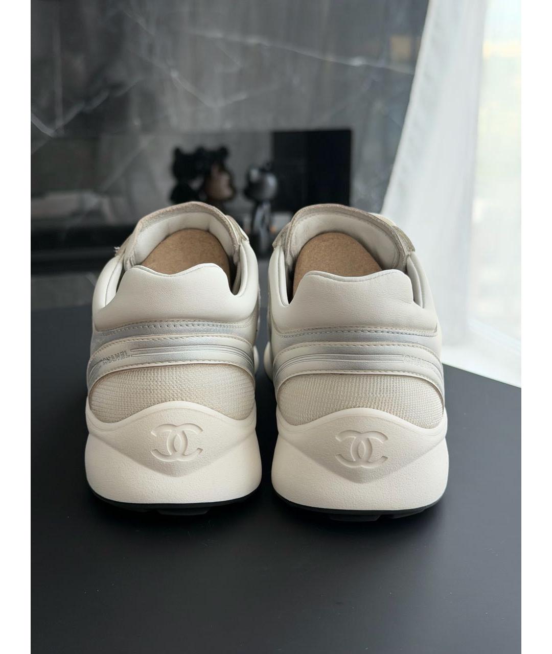 CHANEL Белые кожаные кроссовки, фото 3