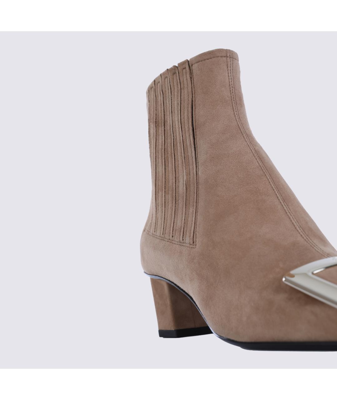 ROGER VIVIER Бежевые замшевые ботильоны, фото 7