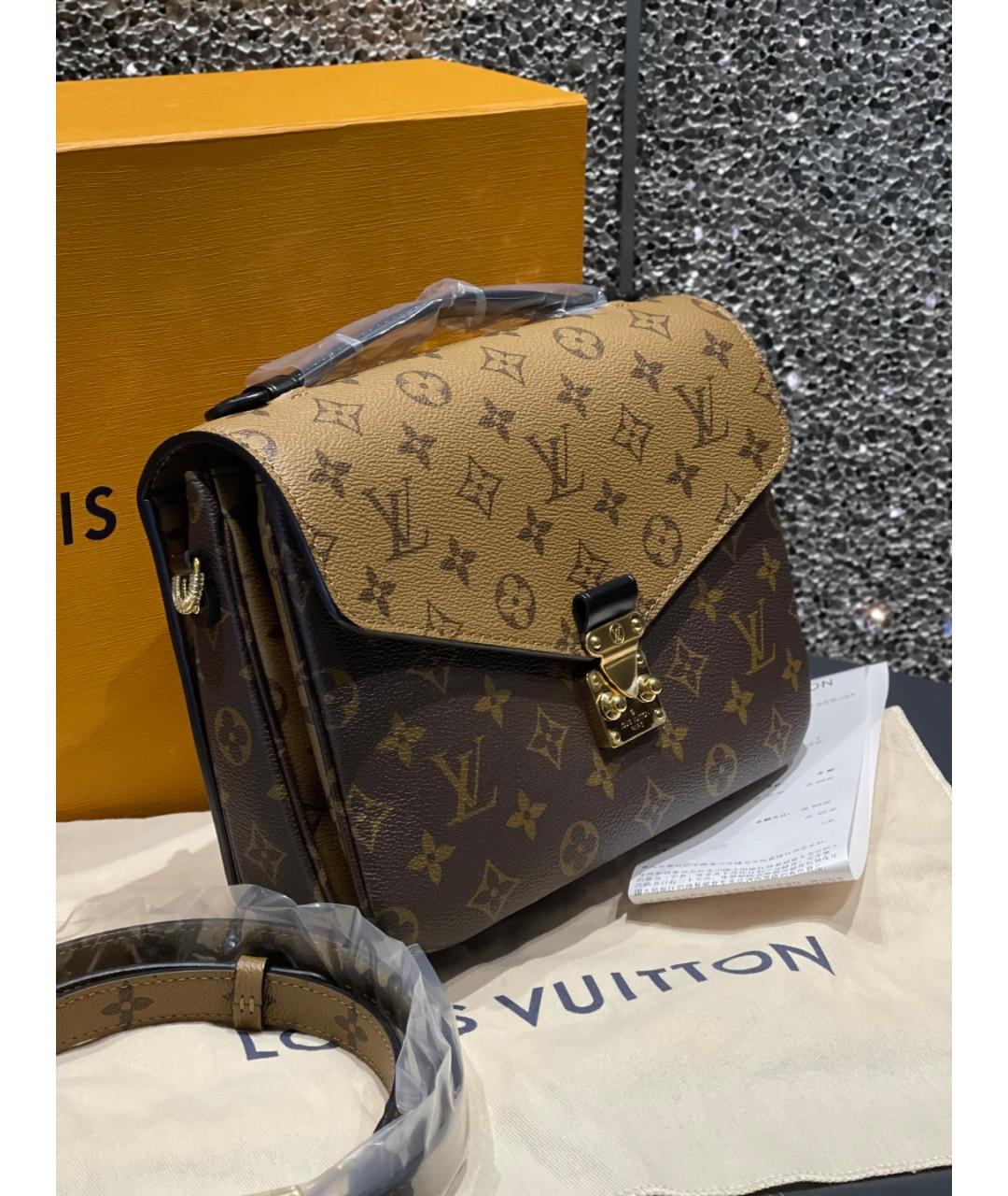 LOUIS VUITTON Коричневая сумка через плечо из искусственной кожи, фото 3