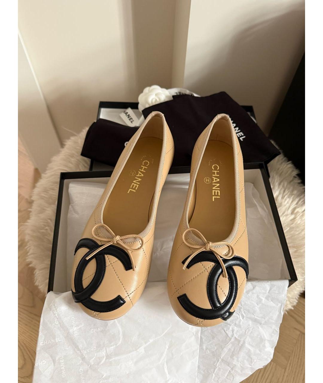 CHANEL Бежевые кожаные балетки, фото 2
