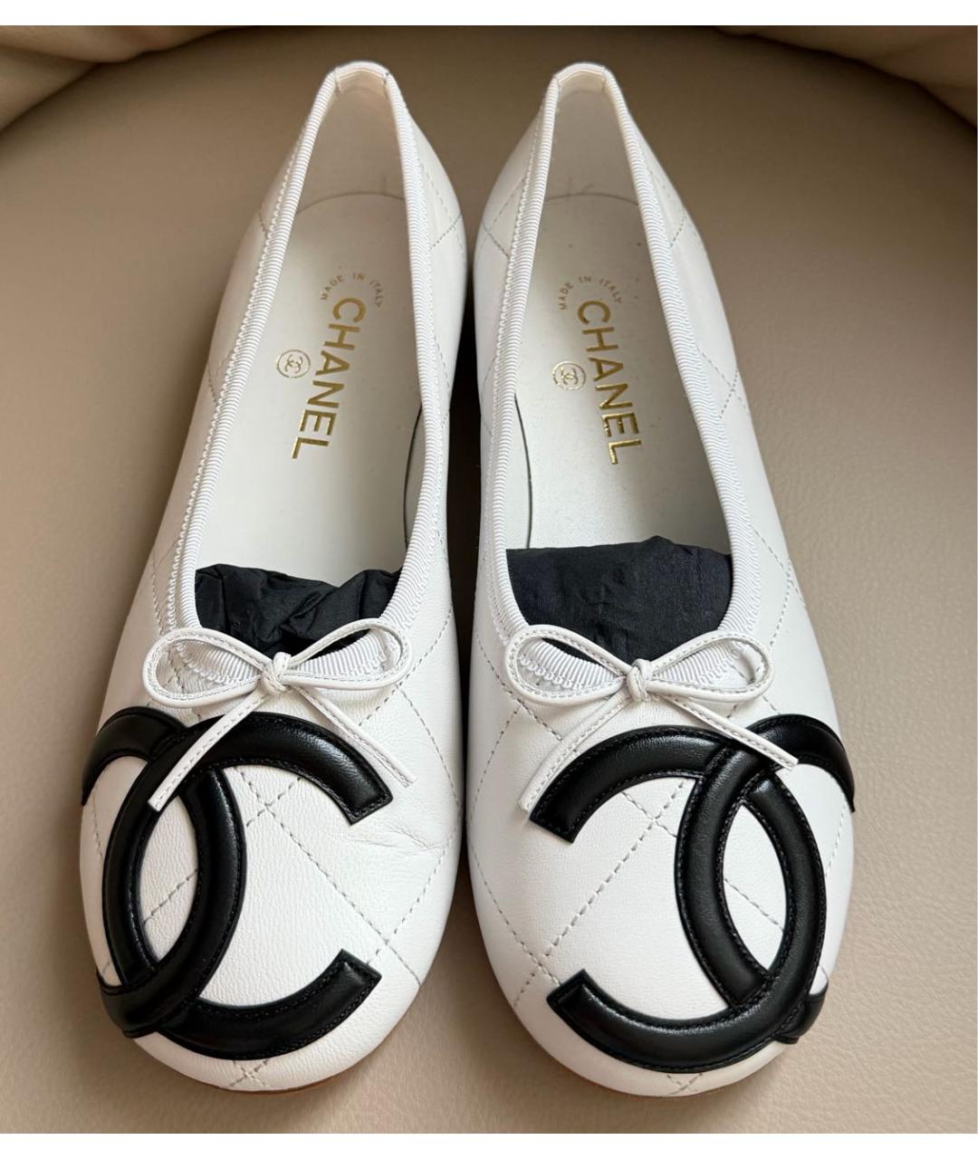 CHANEL Белые кожаные балетки, фото 2