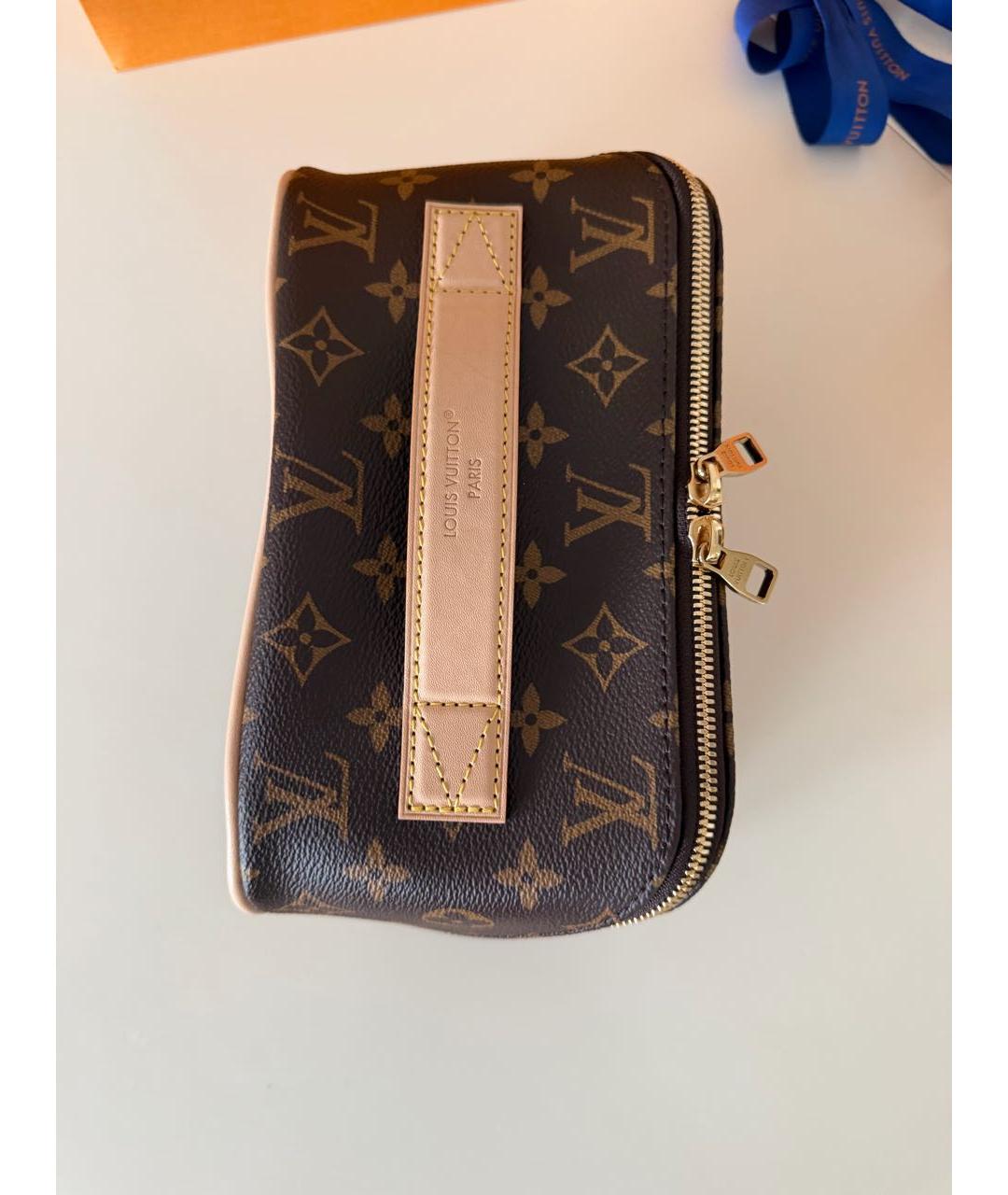 LOUIS VUITTON Коричневая косметичка из канвы, фото 2