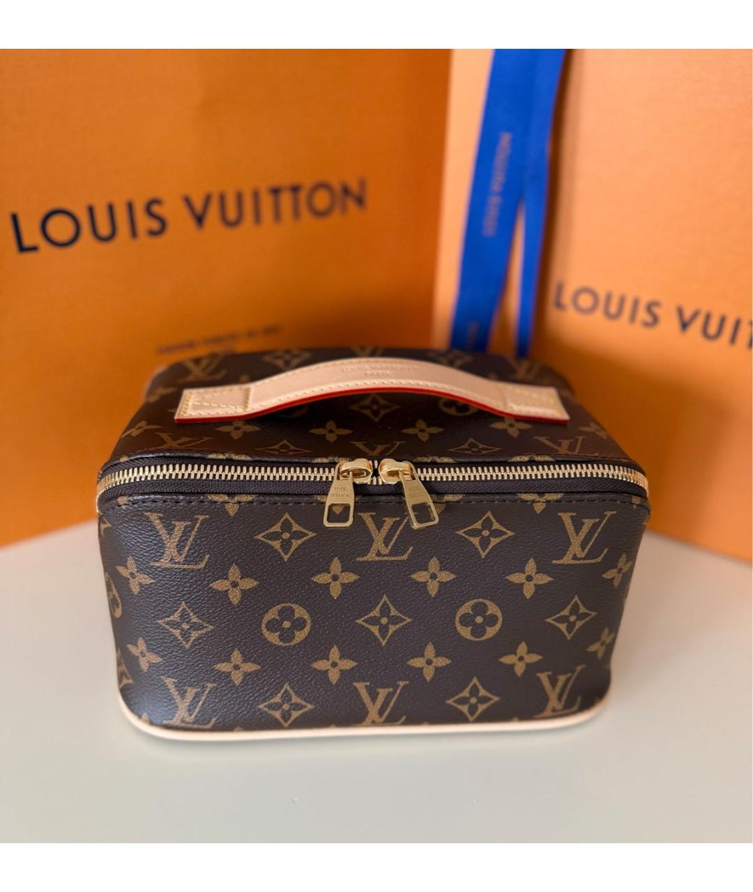LOUIS VUITTON Коричневая косметичка из канвы, фото 7