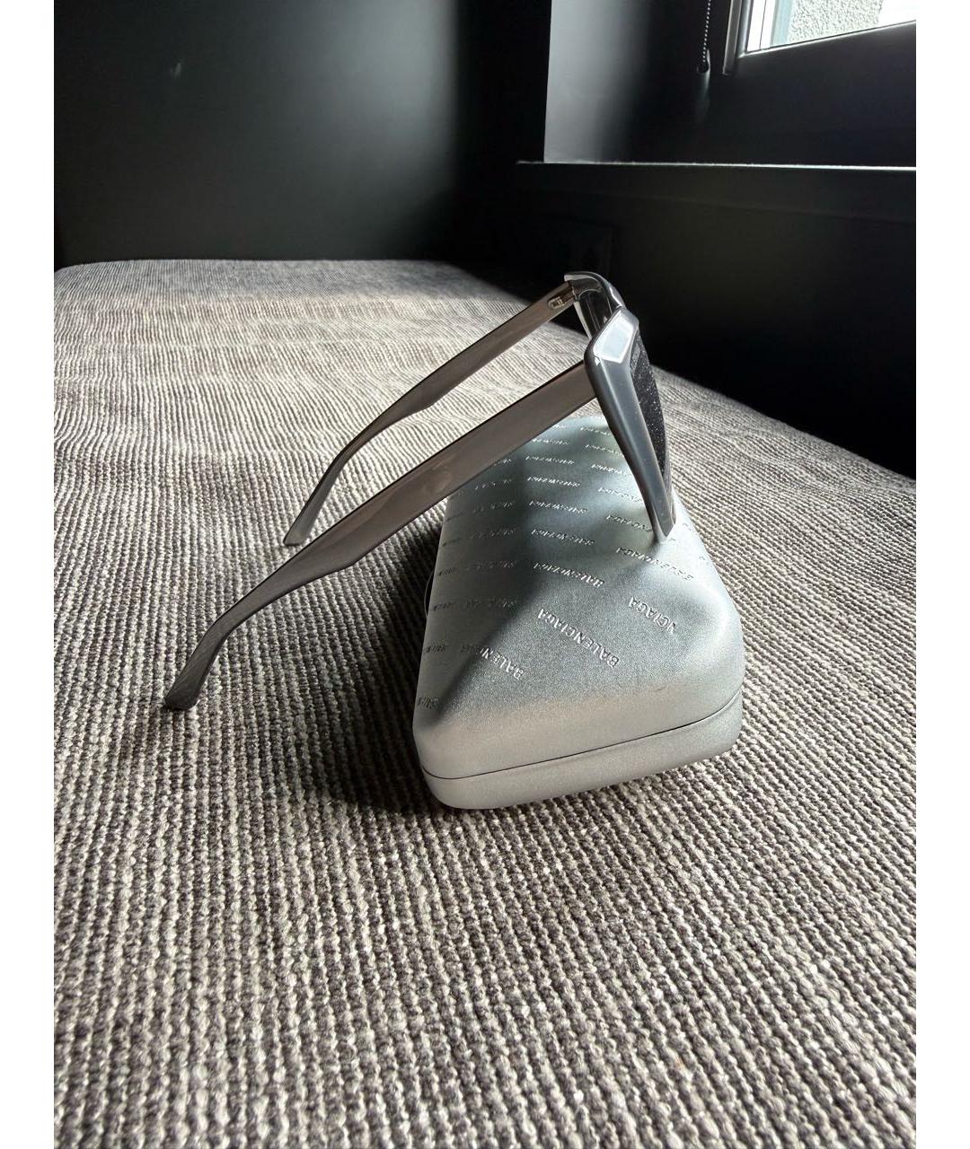 BALENCIAGA Серые пластиковые солнцезащитные очки, фото 3