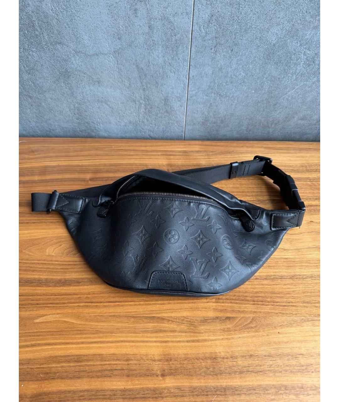 LOUIS VUITTON Черная кожаная поясная сумка, фото 5