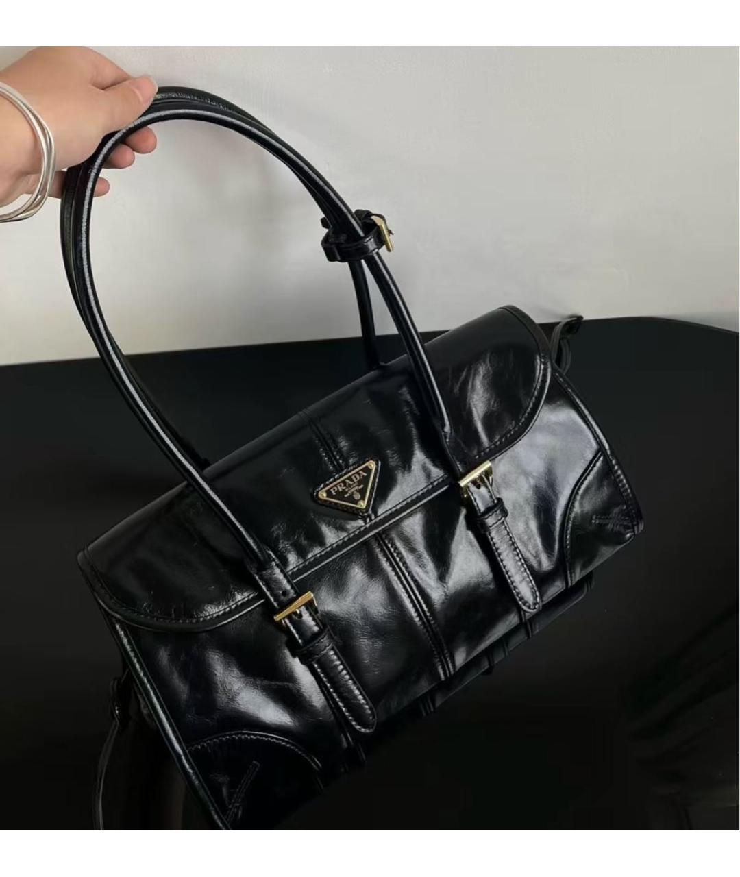 PRADA Черная сумка через плечо из лакированной кожи, фото 6