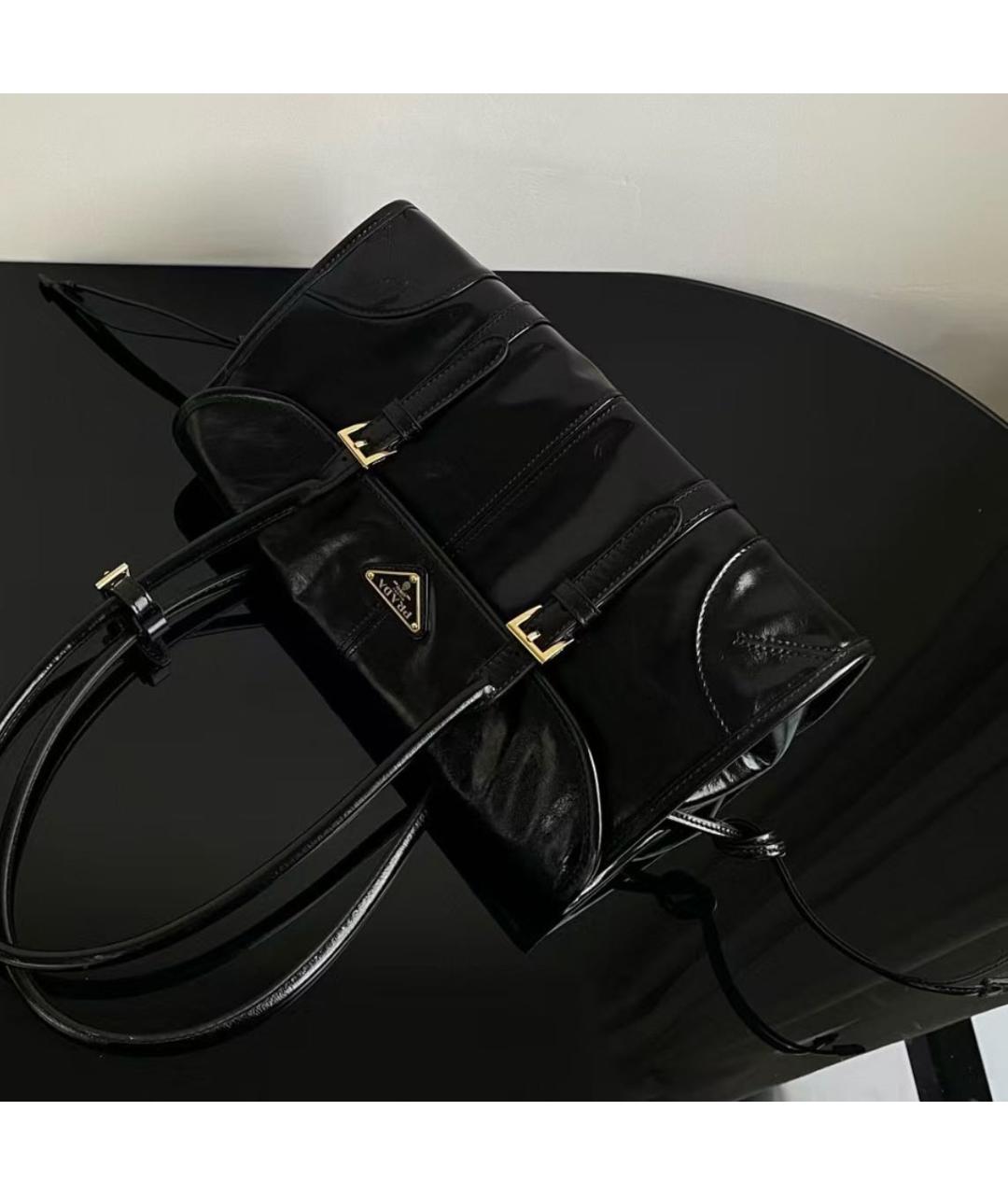 PRADA Черная сумка через плечо из лакированной кожи, фото 7
