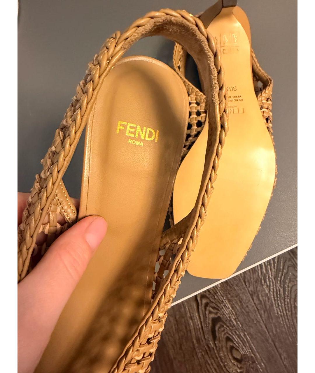 FENDI Бежевые босоножки, фото 5