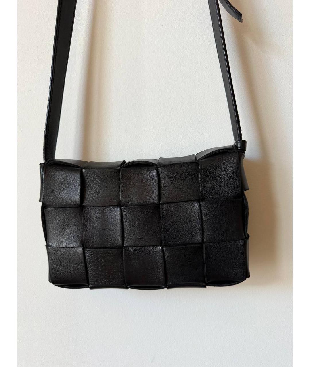 BOTTEGA VENETA Черная кожаная сумка на плечо, фото 5