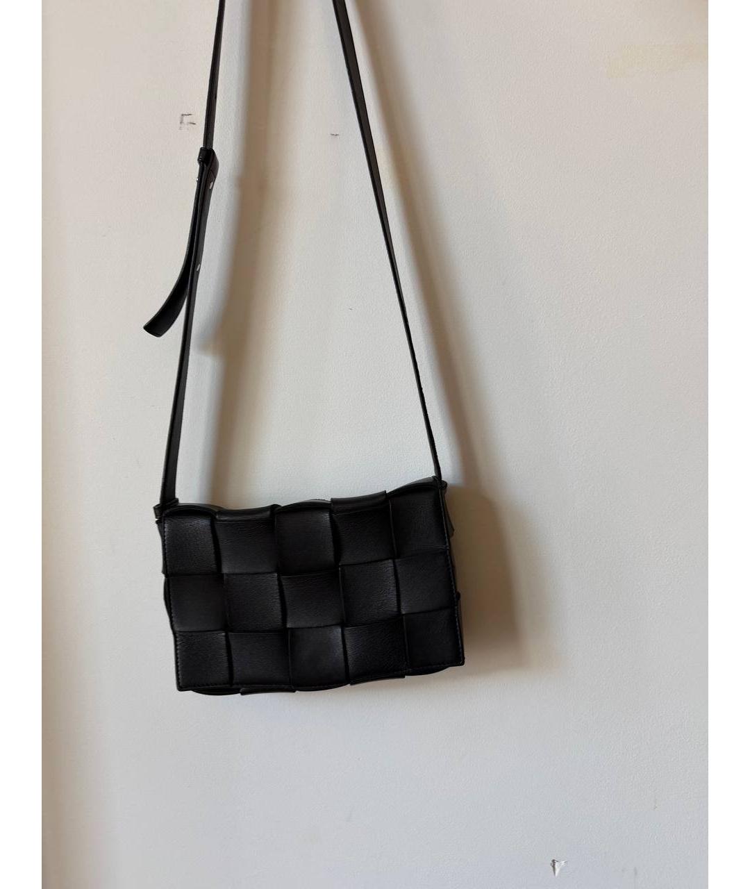 BOTTEGA VENETA Черная кожаная сумка на плечо, фото 2