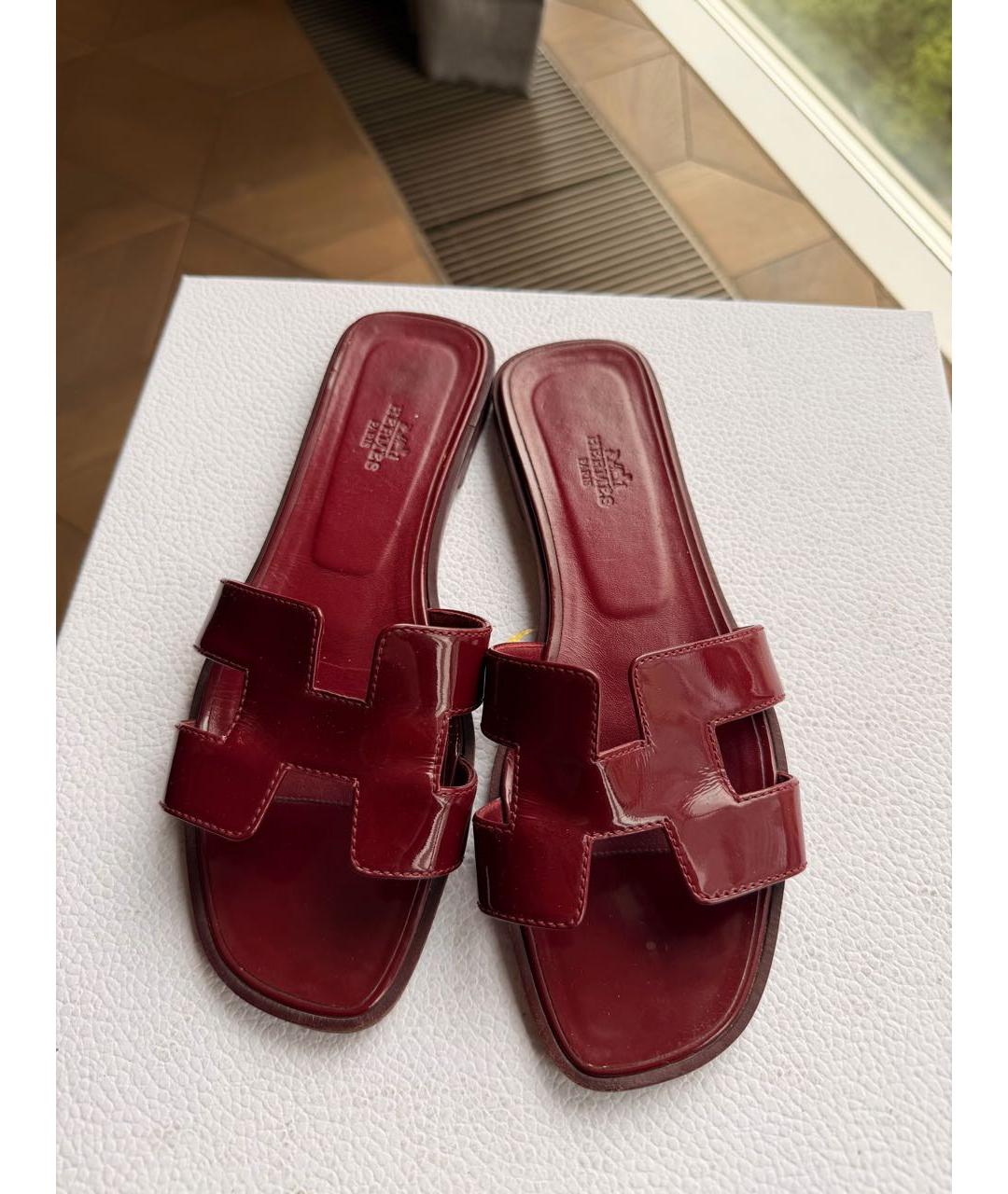 HERMES Бордовые шлепанцы из лакированной кожи, фото 3