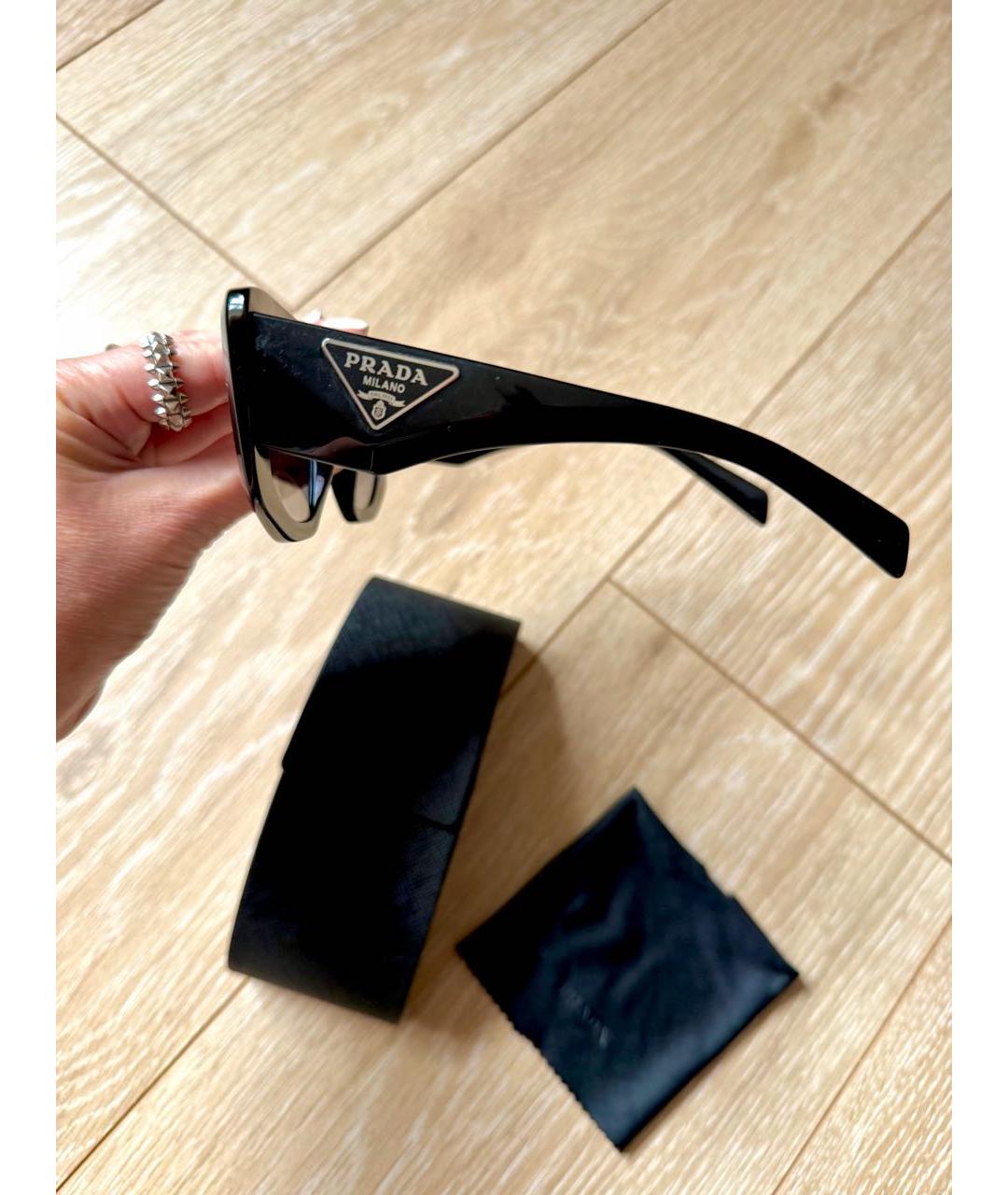 PRADA Черные пластиковые солнцезащитные очки, фото 2