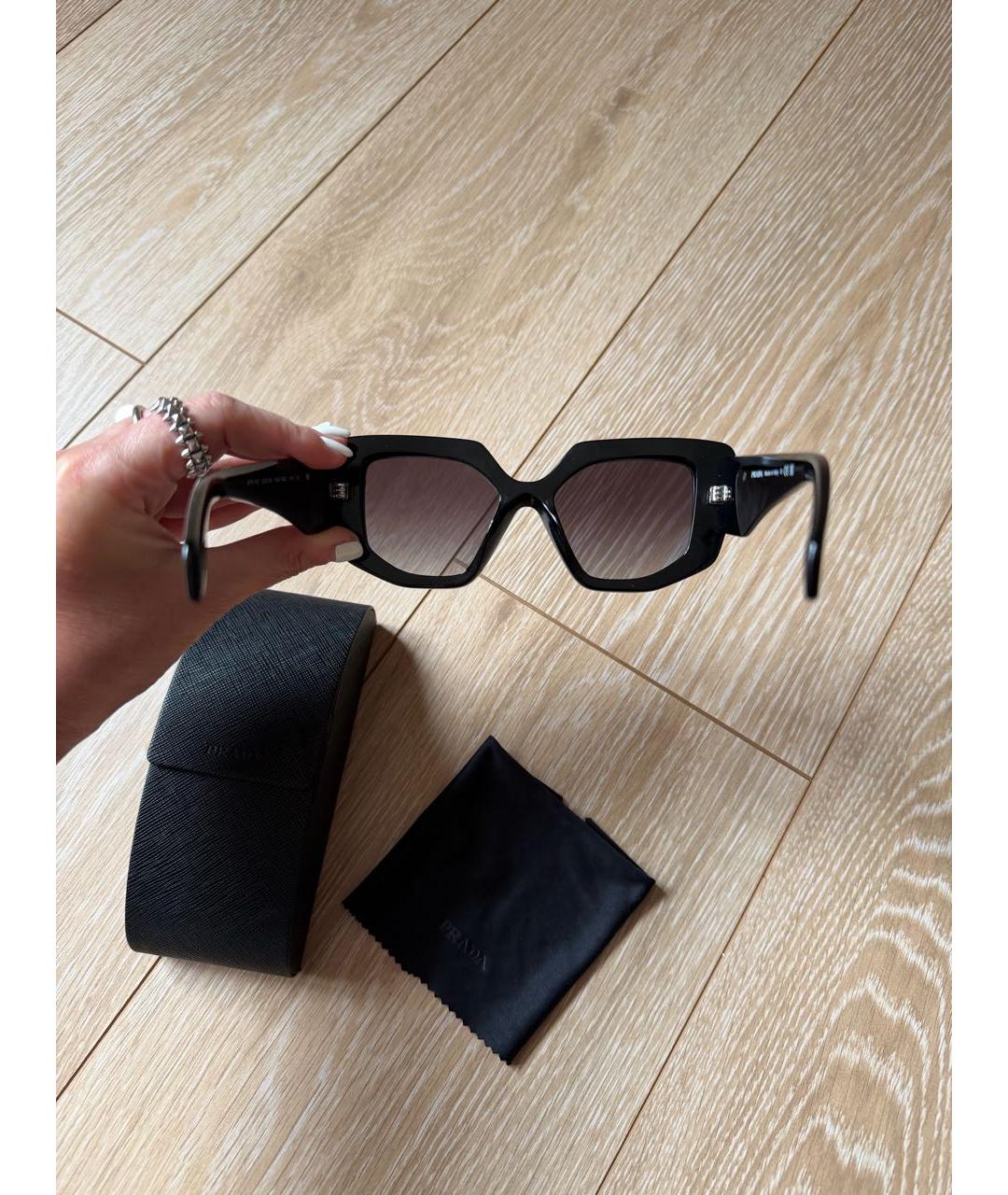 PRADA Черные пластиковые солнцезащитные очки, фото 3