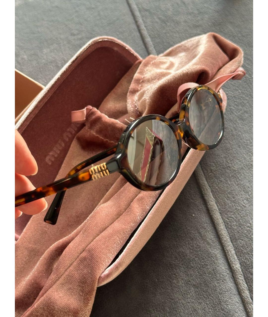 MIU MIU Коричневые пластиковые солнцезащитные очки, фото 5