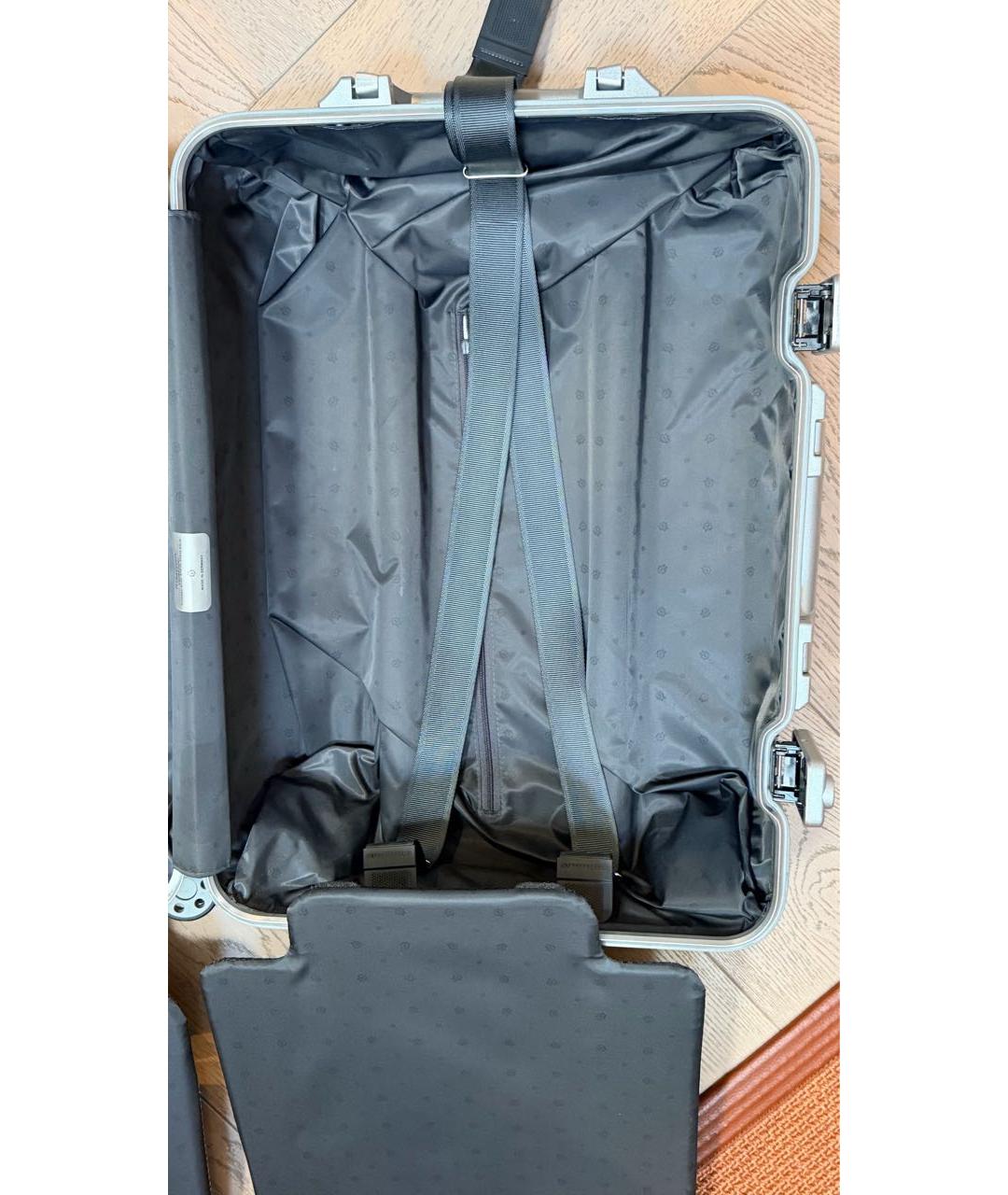 Rimowa Серебряный чемодан, фото 6