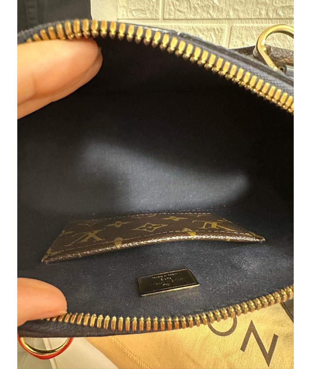LOUIS VUITTON Темно-синяя сумка с короткими ручками из лакированной кожи, фото 7
