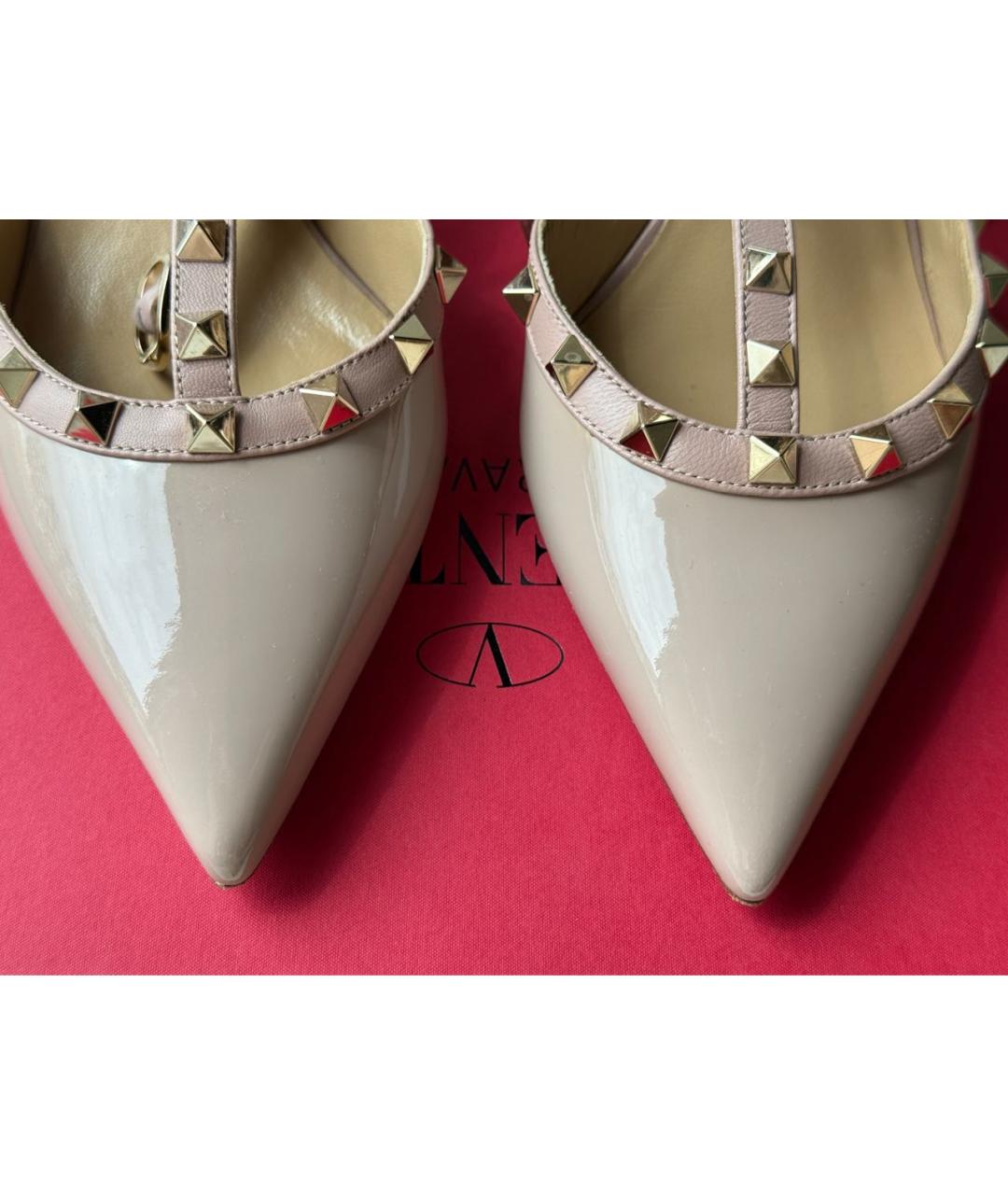 VALENTINO Бежевые туфли из лакированной кожи, фото 3