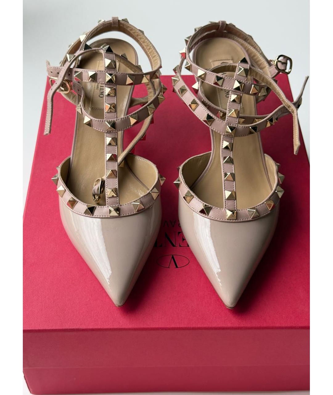 VALENTINO Бежевые туфли из лакированной кожи, фото 2
