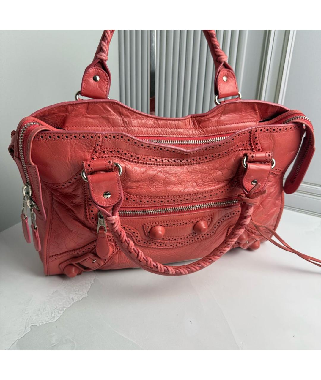 BALENCIAGA Коралловая кожаная сумка с короткими ручками, фото 3
