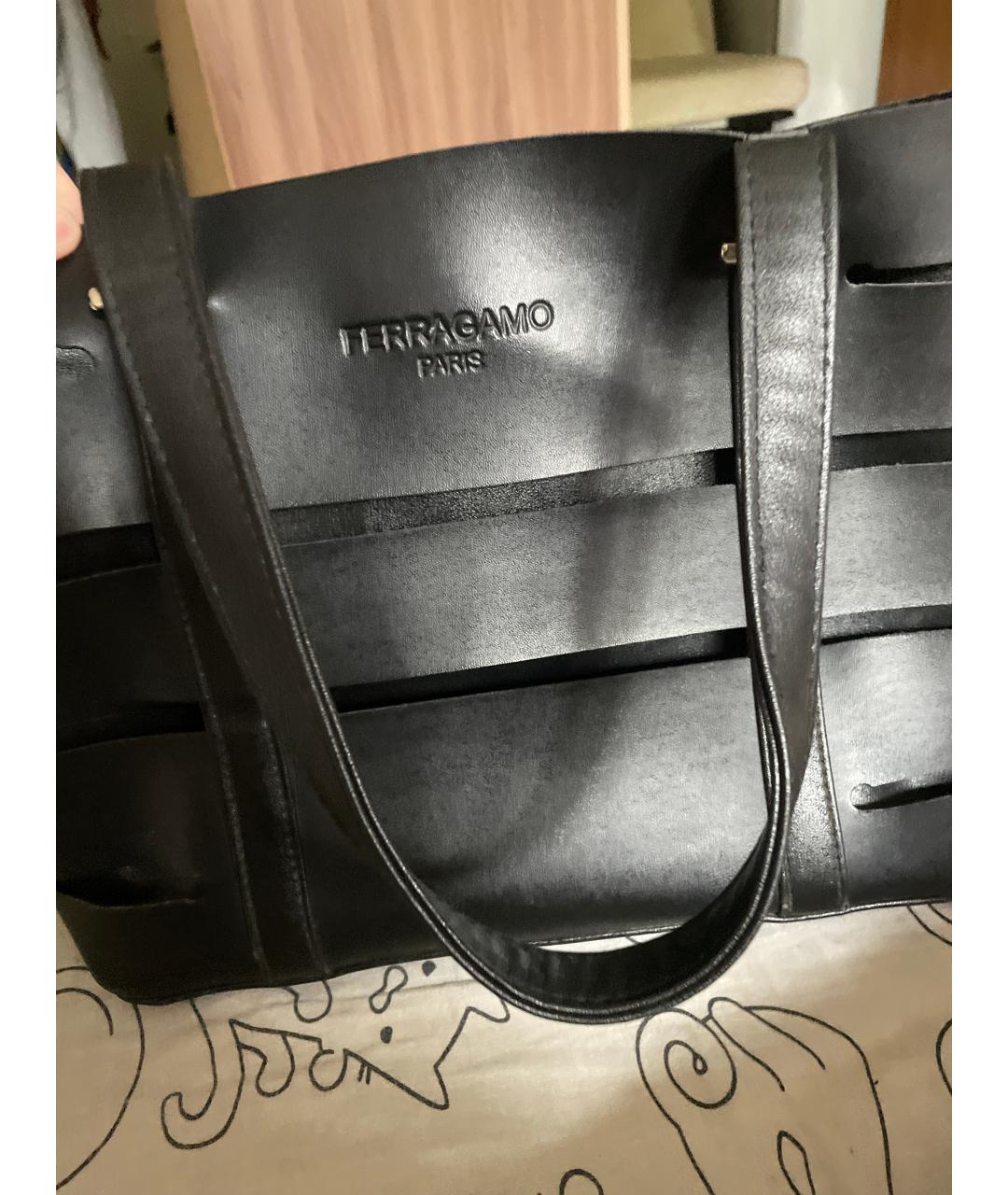 FERRAGAMO Черная кожаная сумка через плечо, фото 6
