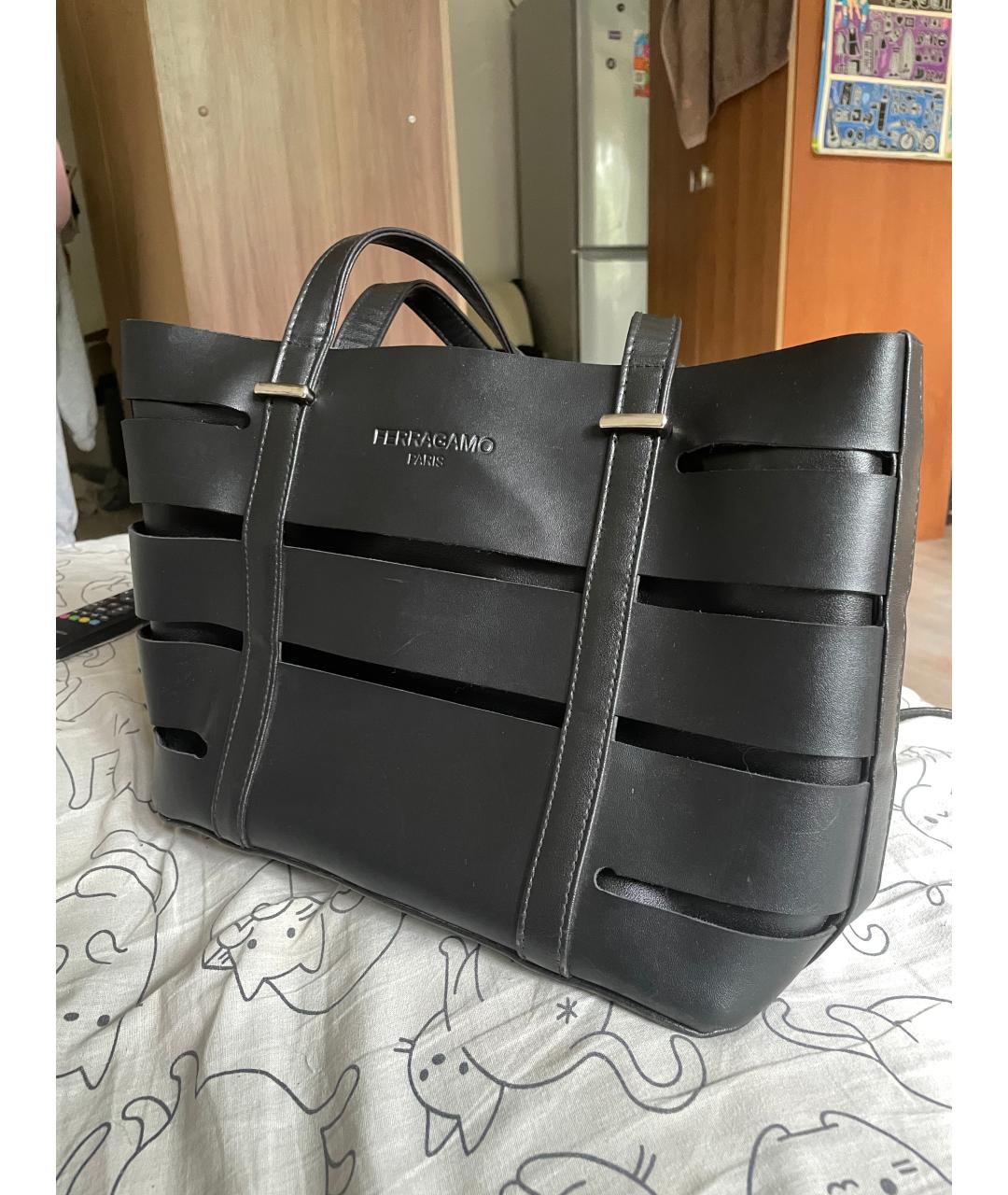 FERRAGAMO Черная кожаная сумка через плечо, фото 2