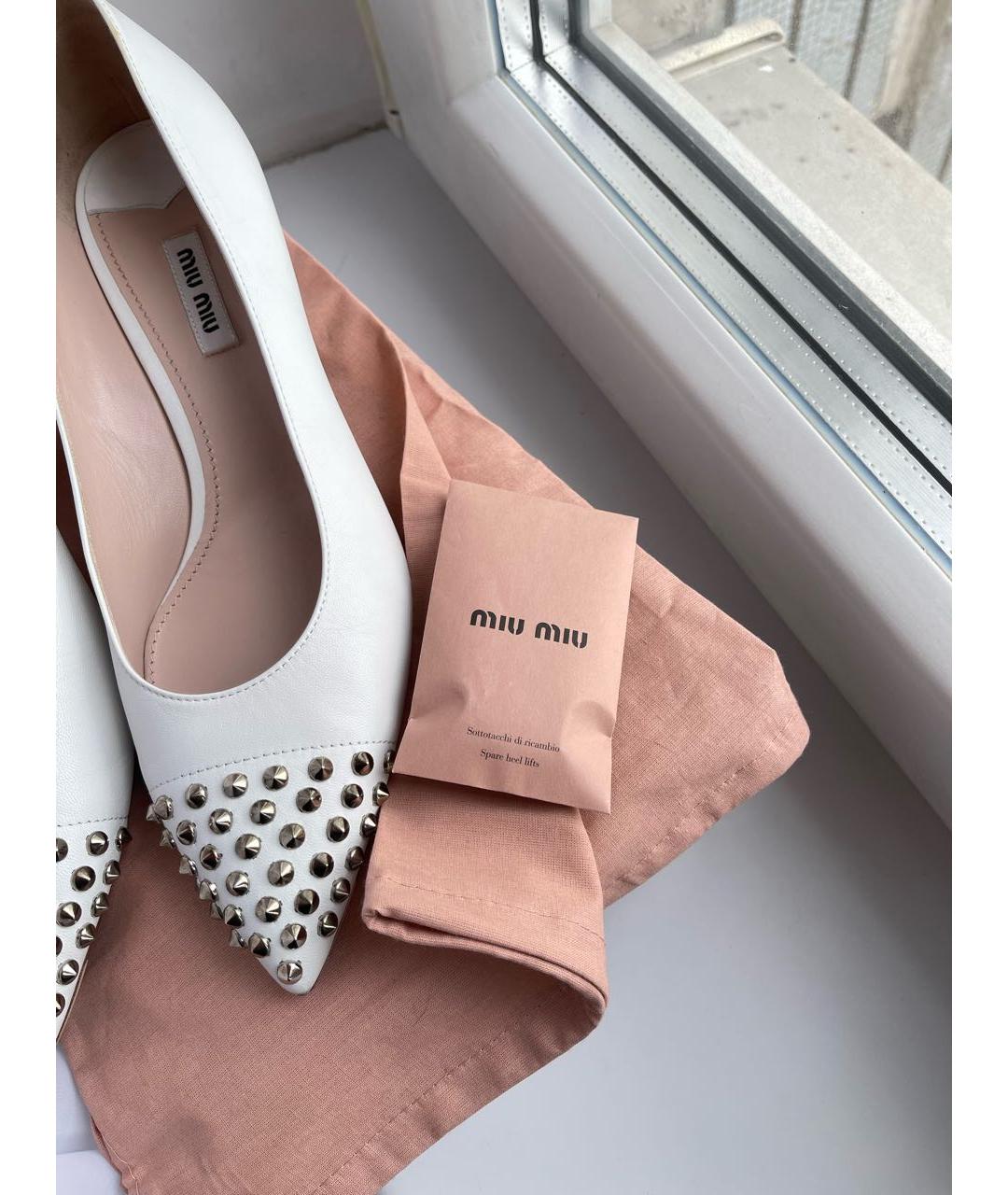 MIU MIU Белые кожаные лодочки на низком каблуке, фото 7