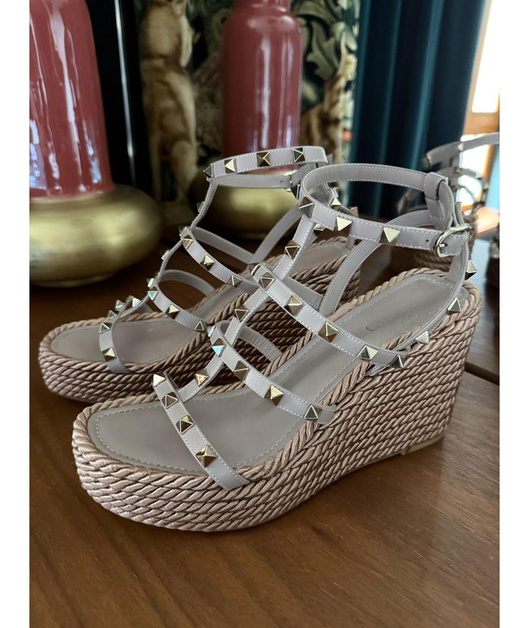 VALENTINO Бежевые кожаные босоножки, фото 5