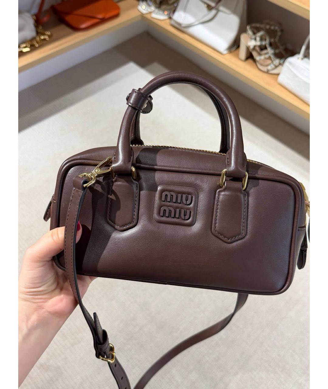 MIU MIU Коричневая кожаная сумка с короткими ручками, фото 3