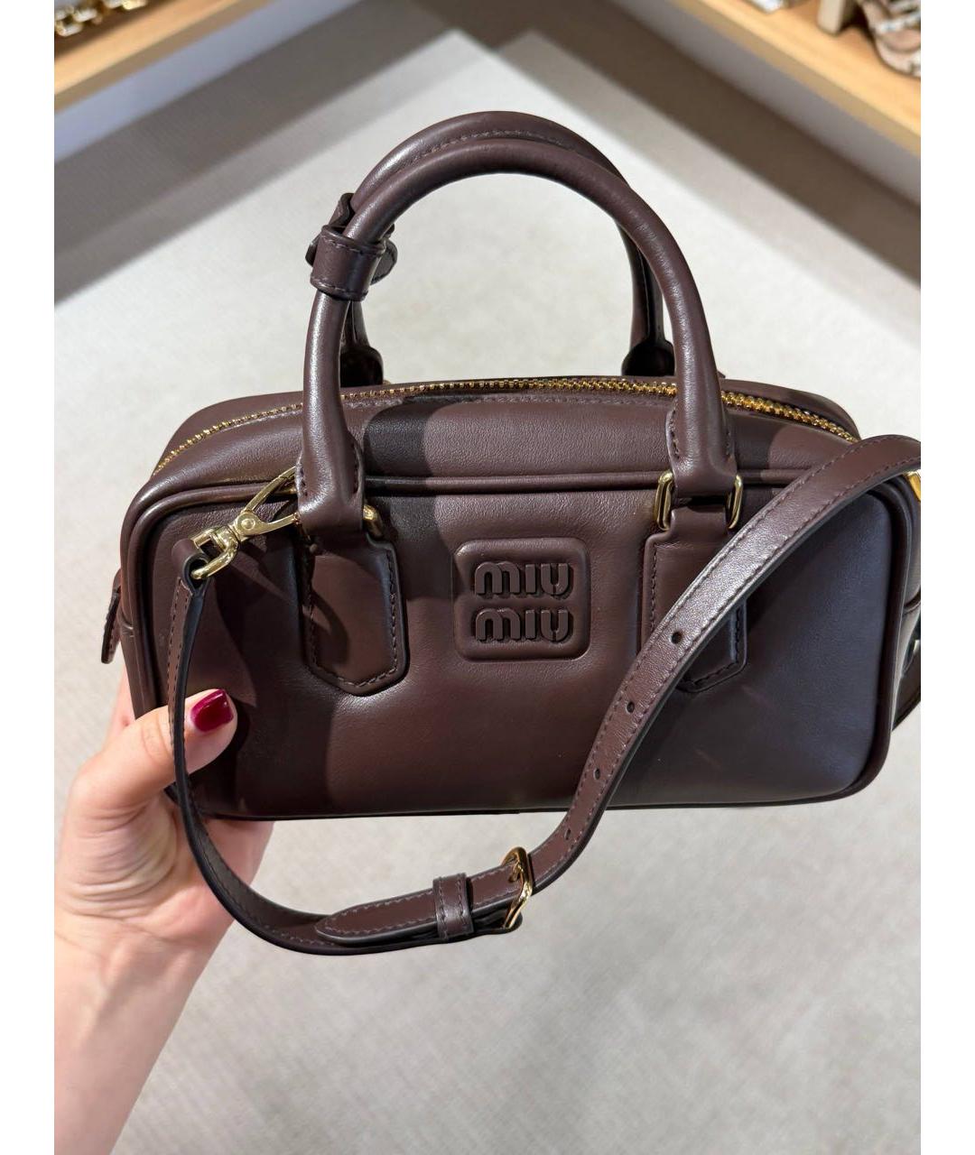 MIU MIU Коричневая кожаная сумка с короткими ручками, фото 4