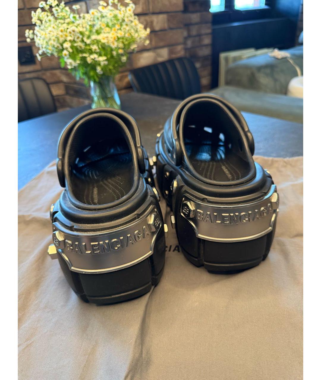 BALENCIAGA Черные резиновые босоножки, фото 4