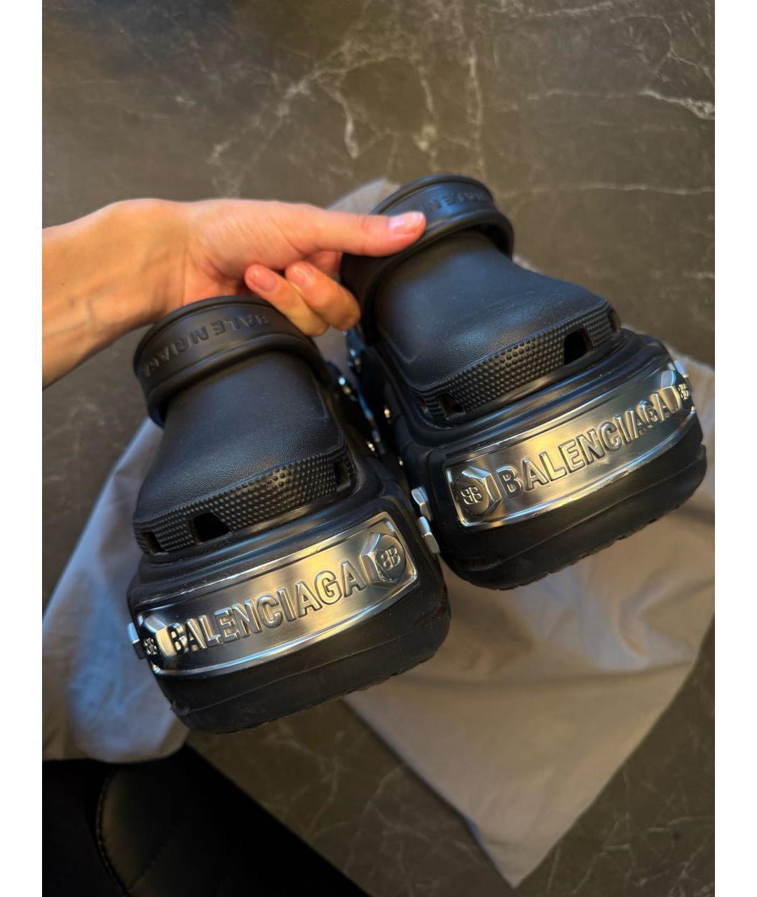BALENCIAGA Черные резиновые босоножки, фото 2