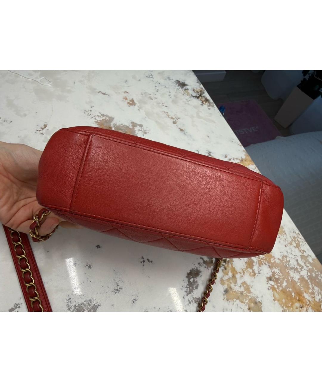 CHANEL Красная кожаная сумка с короткими ручками, фото 3