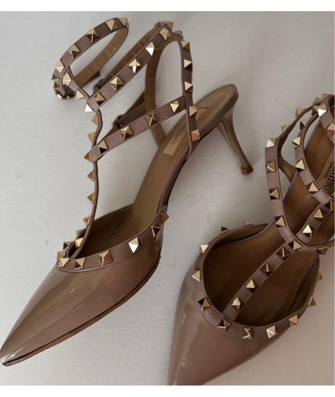 VALENTINO Коричневые босоножки из лакированной кожи, фото 9